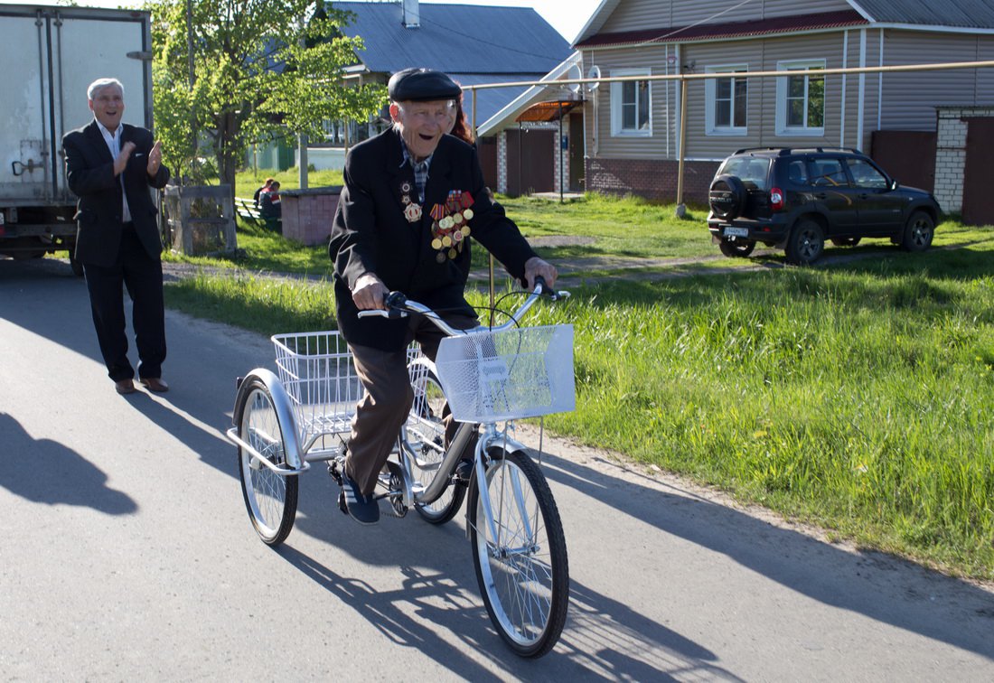 Ветерану войны подарили велосипед